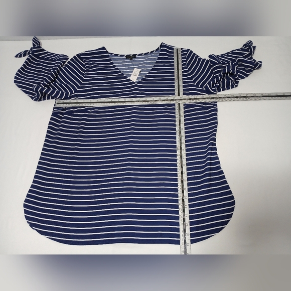 Talbots Ladies V Neck 3/4 Sleeve Blouse. Size XL NWT - Picture 3 of 7